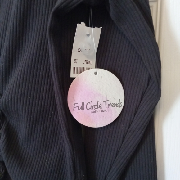 Black faux wrap blouse. XL nwt - Picture 4 of 6